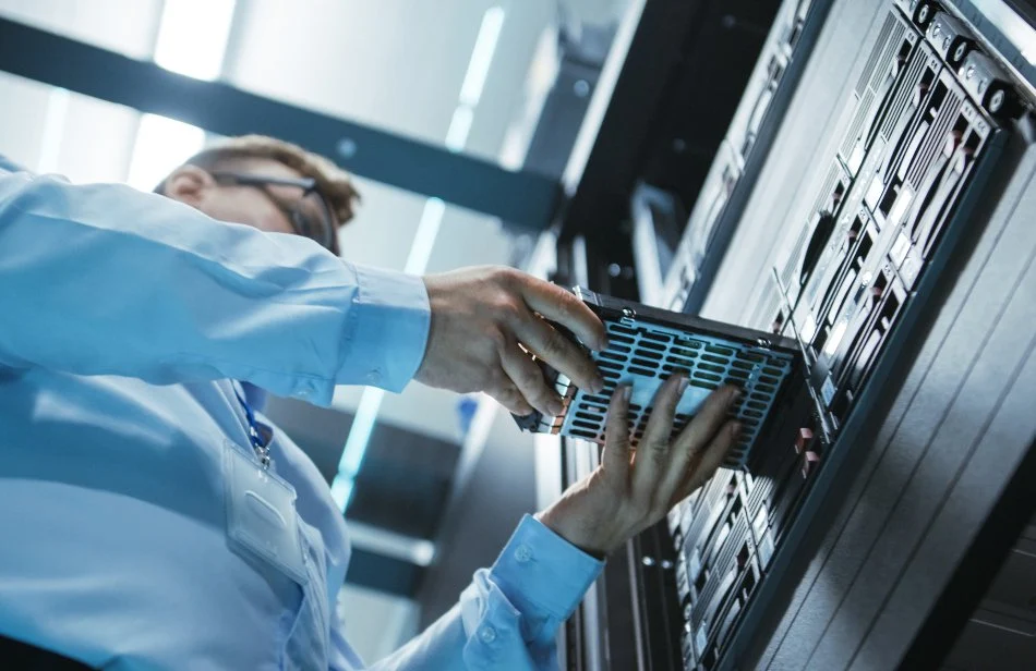 Data center operations and maintenance dashboard