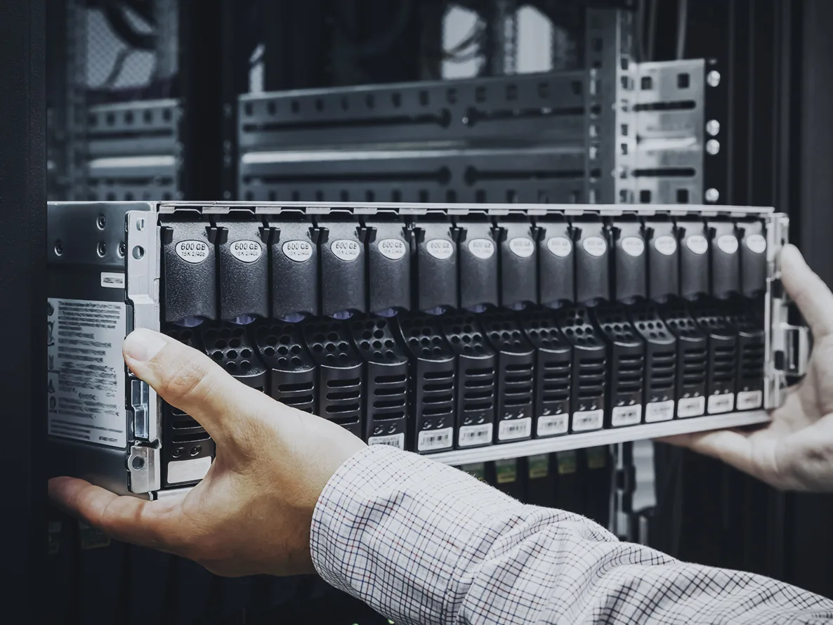 Remote Hand engineer on site at a US data center